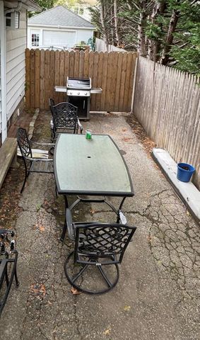 14 Walnut Avenue E, Farmingdale, NY 11735