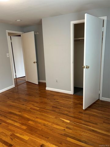 14 Walnut Avenue E, Farmingdale, NY 11735