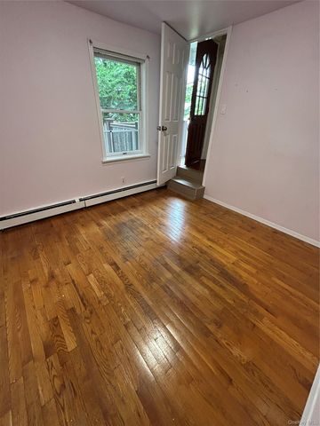 14 Walnut Avenue E, Farmingdale, NY 11735