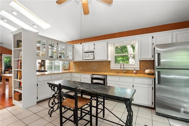 7116 Walnut Street, Kansas City, MO 64114
