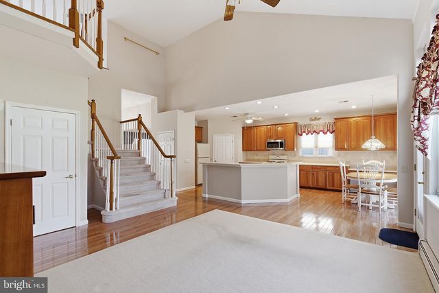 4 SWAN LAKE CT, Barnegat, NJ 08005