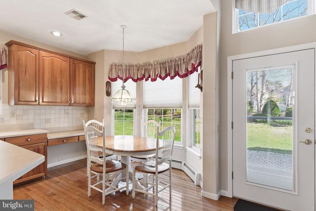 4 SWAN LAKE CT, Barnegat, NJ 08005