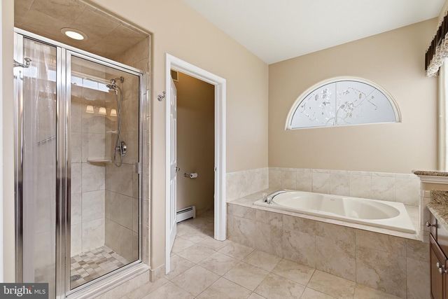 4 SWAN LAKE CT, Barnegat, NJ 08005