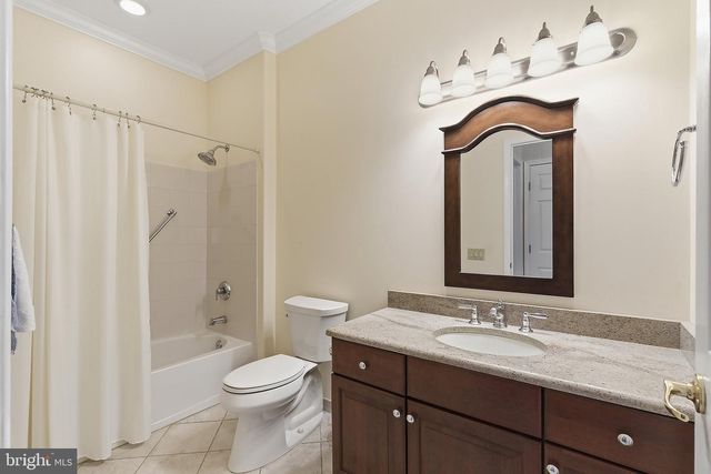 4 SWAN LAKE CT, Barnegat, NJ 08005