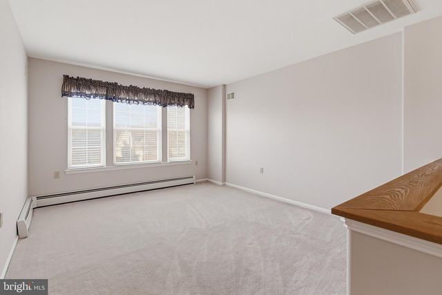 4 SWAN LAKE CT, Barnegat, NJ 08005