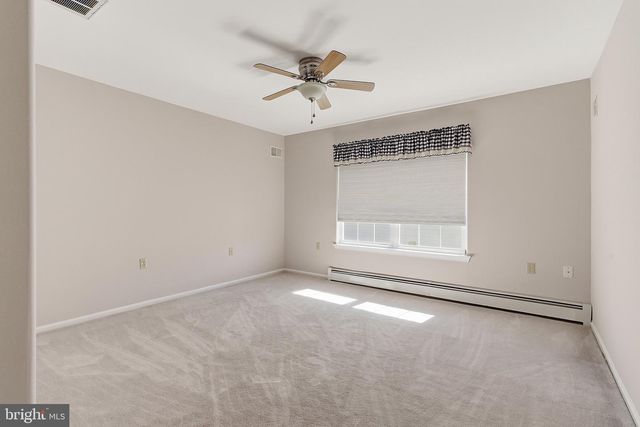 4 SWAN LAKE CT, Barnegat, NJ 08005