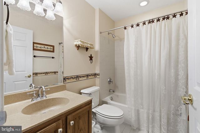 4 SWAN LAKE CT, Barnegat, NJ 08005