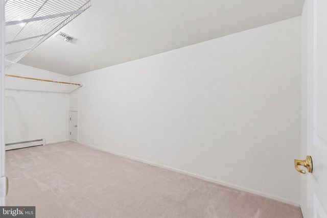 4 SWAN LAKE CT, Barnegat, NJ 08005