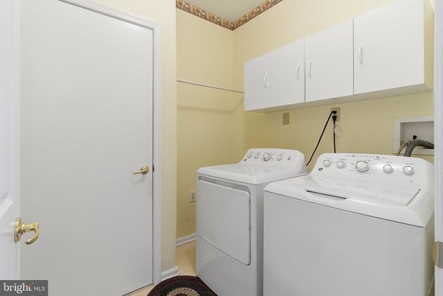 4 SWAN LAKE CT, Barnegat, NJ 08005