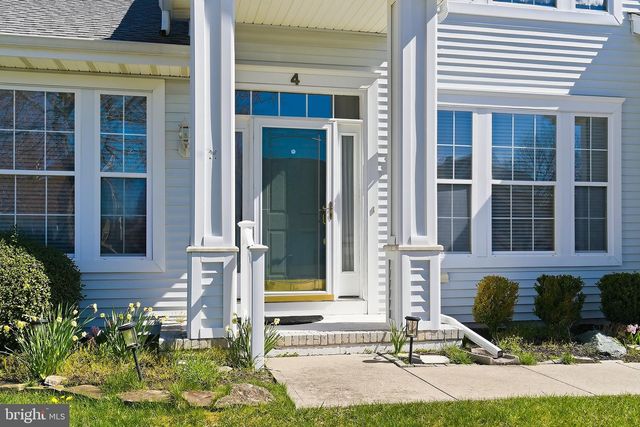 4 SWAN LAKE CT, Barnegat, NJ 08005