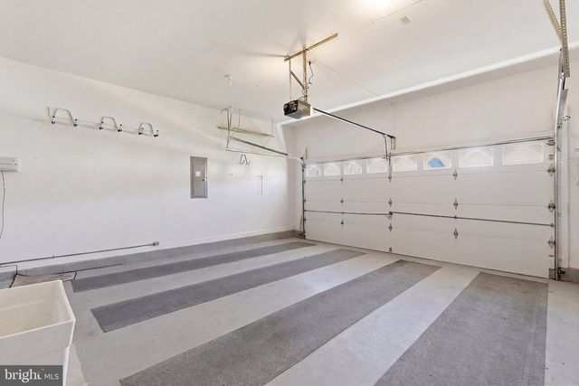 4 SWAN LAKE CT, Barnegat, NJ 08005