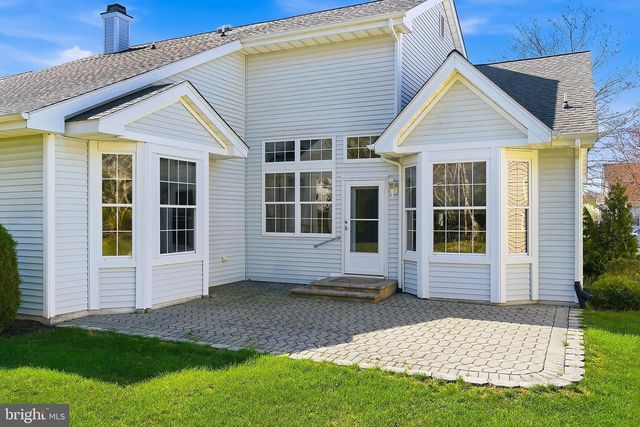 4 SWAN LAKE CT, Barnegat, NJ 08005