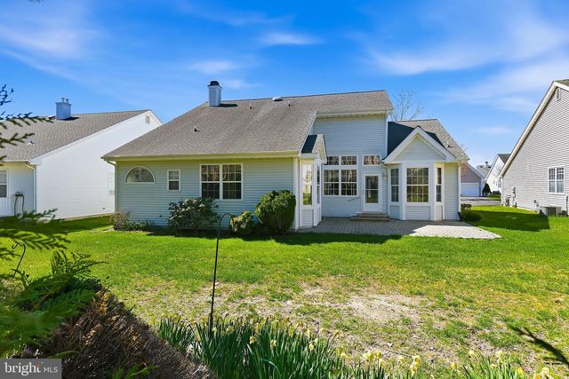 4 SWAN LAKE CT, Barnegat, NJ 08005