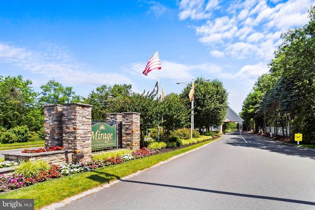 4 SWAN LAKE CT, Barnegat, NJ 08005