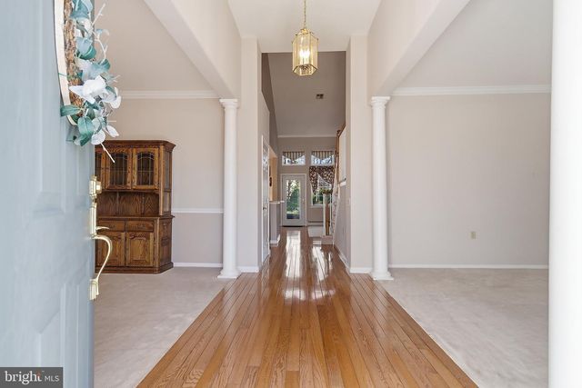 4 SWAN LAKE CT, Barnegat, NJ 08005