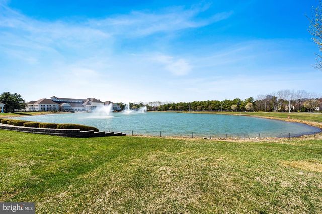 4 SWAN LAKE CT, Barnegat, NJ 08005