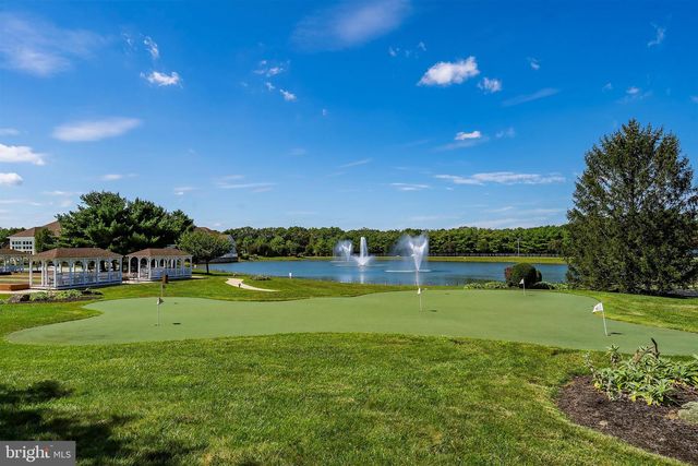 4 SWAN LAKE CT, Barnegat, NJ 08005