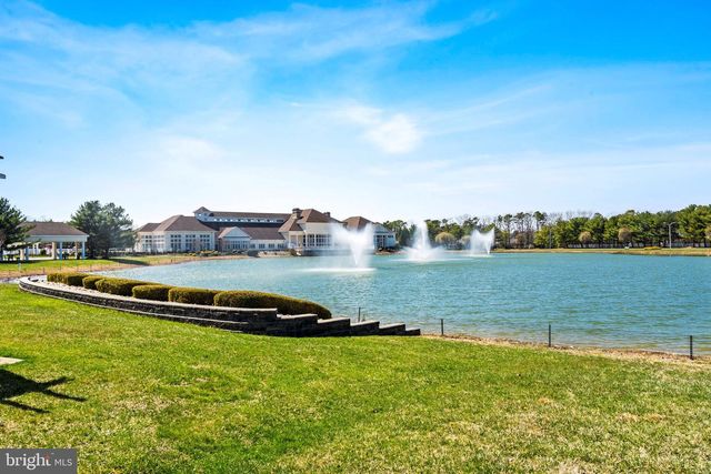 4 SWAN LAKE CT, Barnegat, NJ 08005