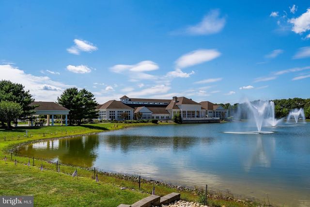 4 SWAN LAKE CT, Barnegat, NJ 08005