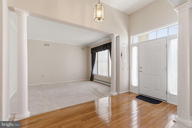 4 SWAN LAKE CT, Barnegat, NJ 08005