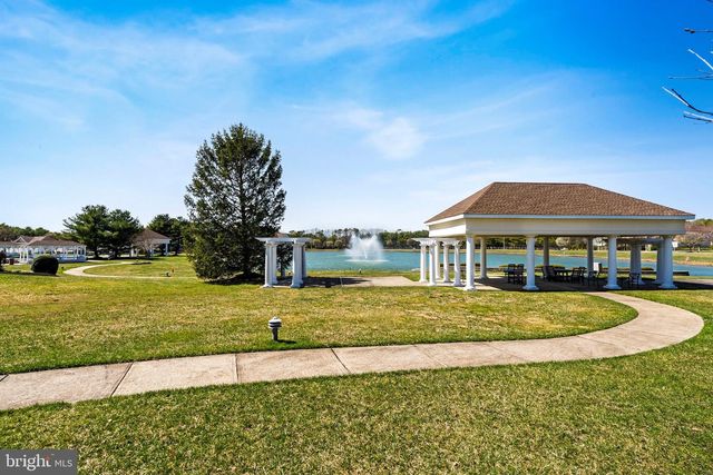 4 SWAN LAKE CT, Barnegat, NJ 08005