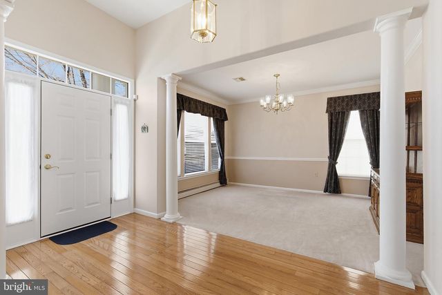 4 SWAN LAKE CT, Barnegat, NJ 08005