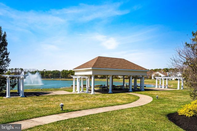 4 SWAN LAKE CT, Barnegat, NJ 08005