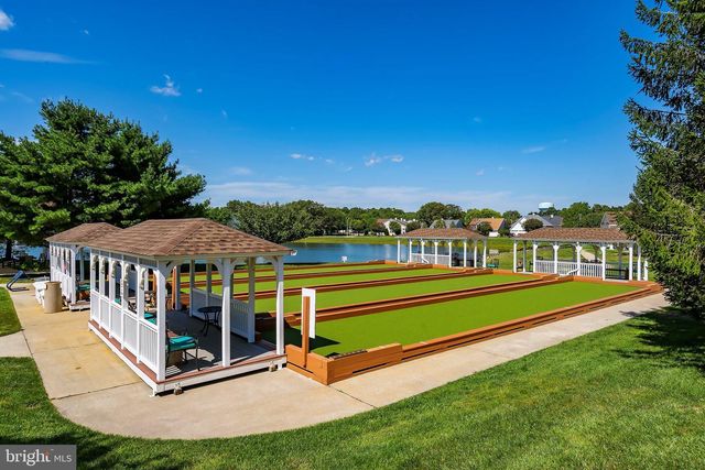 4 SWAN LAKE CT, Barnegat, NJ 08005