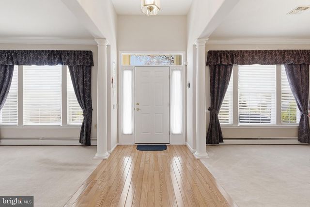 4 SWAN LAKE CT, Barnegat, NJ 08005