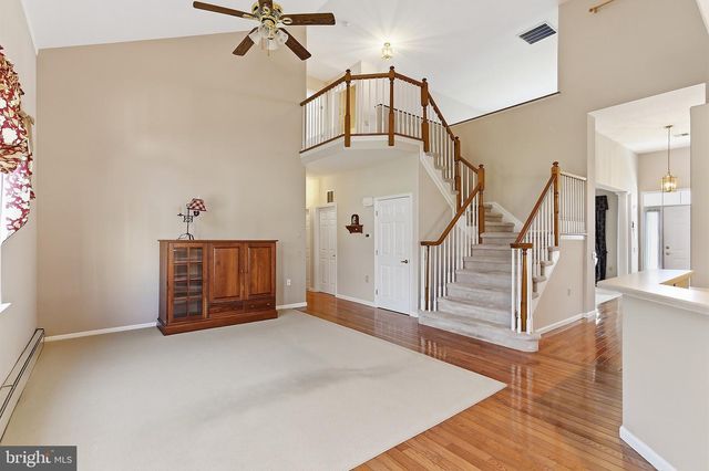 4 SWAN LAKE CT, Barnegat, NJ 08005