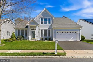 4 SWAN LAKE CT, Barnegat, NJ 08005