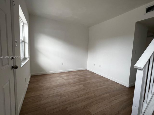 324 W 74th Pl 5, Hialeah, FL 33014