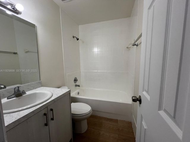 324 W 74th Pl 5, Hialeah, FL 33014