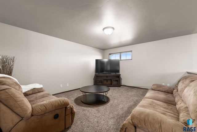 5011 E 63rd St Street, Sioux Falls, SD 57108