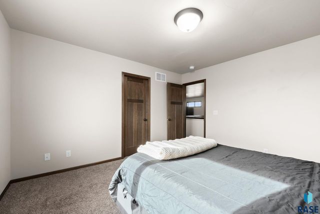 5011 E 63rd St Street, Sioux Falls, SD 57108