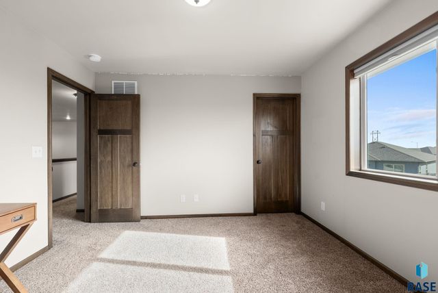 5011 E 63rd St Street, Sioux Falls, SD 57108