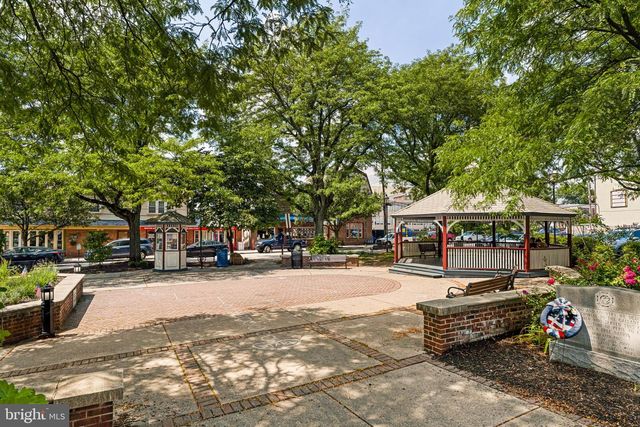 518 GREENWOOD AVE, Jenkintown, PA 19046