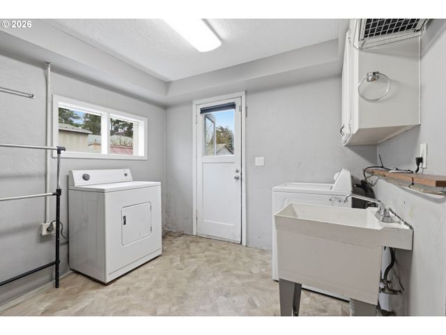 8712 Se 41ST Ave, Milwaukie, OR 97222