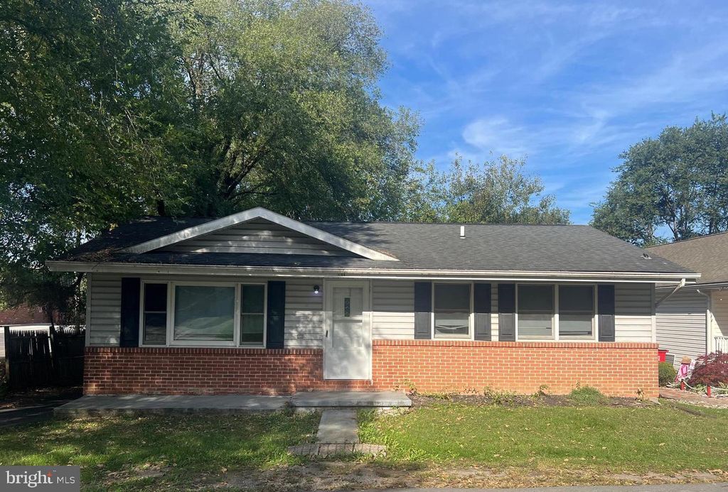 1100 GRAZIER ST, Martinsburg, WV 25404