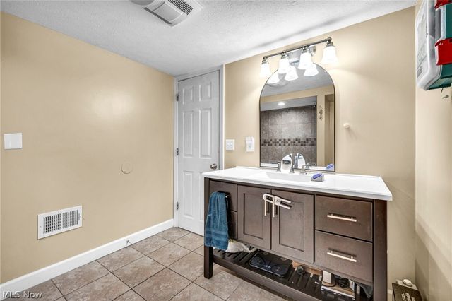 4705 State Route 303, Ravenna, OH 44266