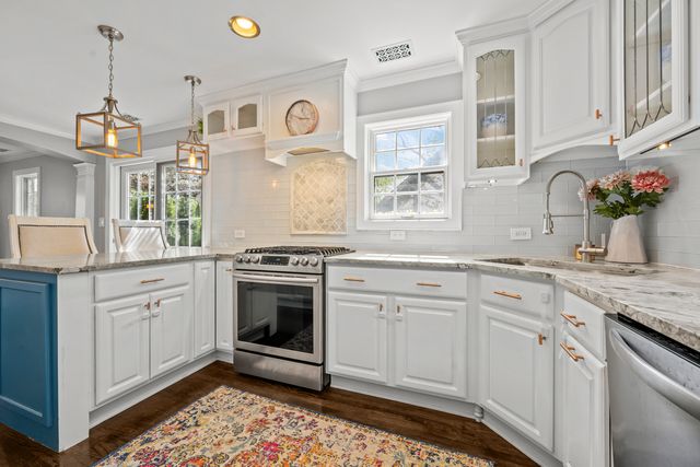 1288 Ridgewood Drive, Highland Park, IL 60035