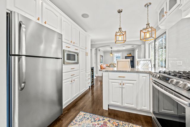1288 Ridgewood Drive, Highland Park, IL 60035