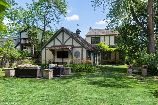 1288 Ridgewood Drive, Highland Park, IL 60035