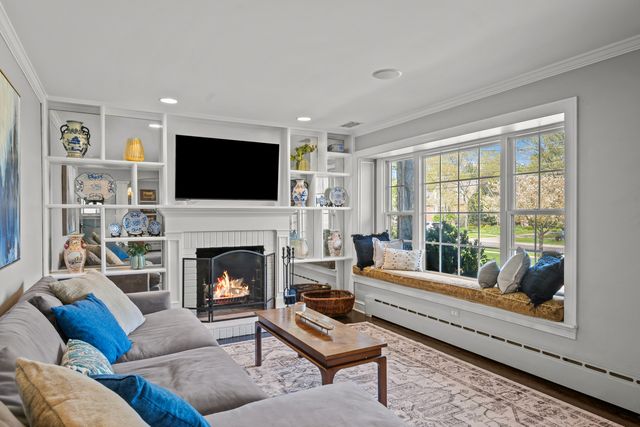 1288 Ridgewood Drive, Highland Park, IL 60035