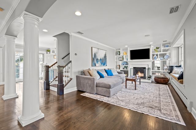1288 Ridgewood Drive, Highland Park, IL 60035