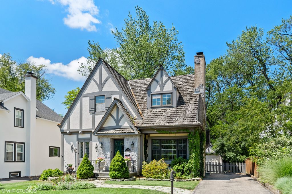 1288 Ridgewood Drive, Highland Park, IL 60035