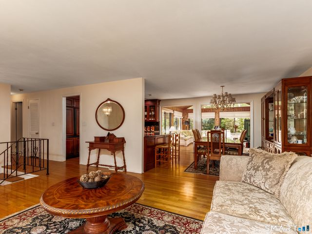 253 Braeside Drive, Hamden, CT 06514