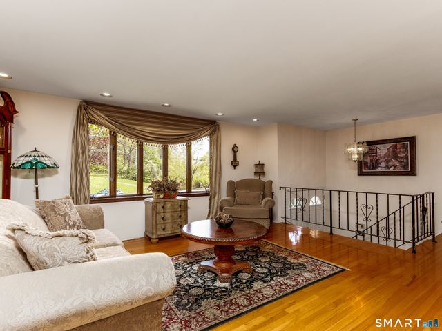 253 Braeside Drive, Hamden, CT 06514