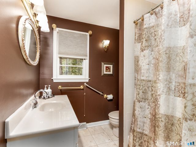 253 Braeside Drive, Hamden, CT 06514