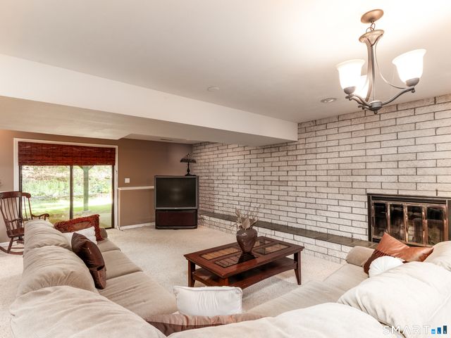 253 Braeside Drive, Hamden, CT 06514
